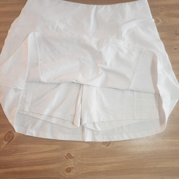 Wicked White Skort with Pockets Size Medium - Picture 3 of 11
